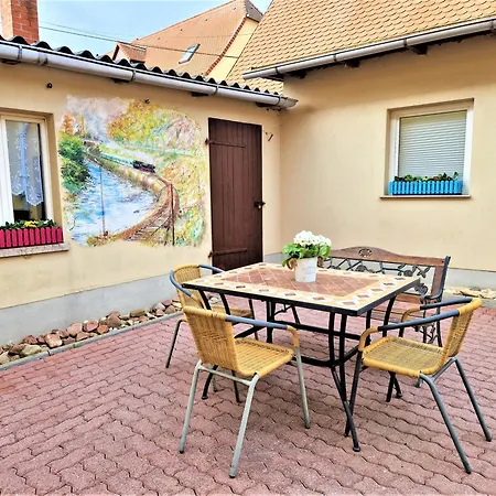 Modernes Charlie - Naehe Halle, 4 Petersberg (Saxony-Anhalt)